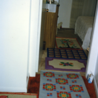 Plusieurs tapis par terre