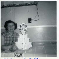 Hélène et un gâteau