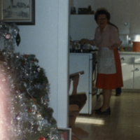 Hélène Gallant dans sa cuisine dans le temps de Noël