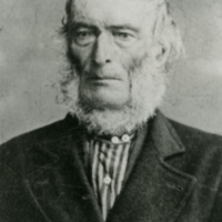 Homme avec barbe