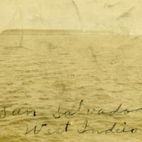 Terre vue de l'eau