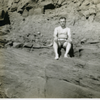 Un homme en maillot de bain