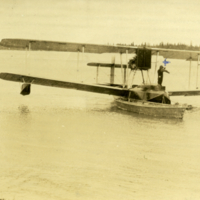 Spud et un avion