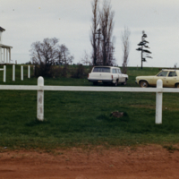 Une maison et deux autos